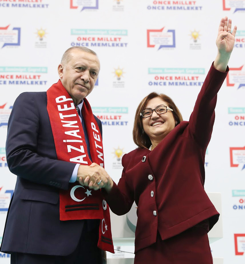 CUMHURBAŞKANI ERDOĞAN BAŞKAN ŞAHİN’İN PROJELERİNİ ÖVGÜYLE ÖRNEK GÖSTERDİ 1 CUMHURBAŞKANI ERDOĞAN BAŞKAN ŞAHİN’İN PROJELERİNİ ÖVGÜYLE ÖRNEK GÖSTERDİ (3)
