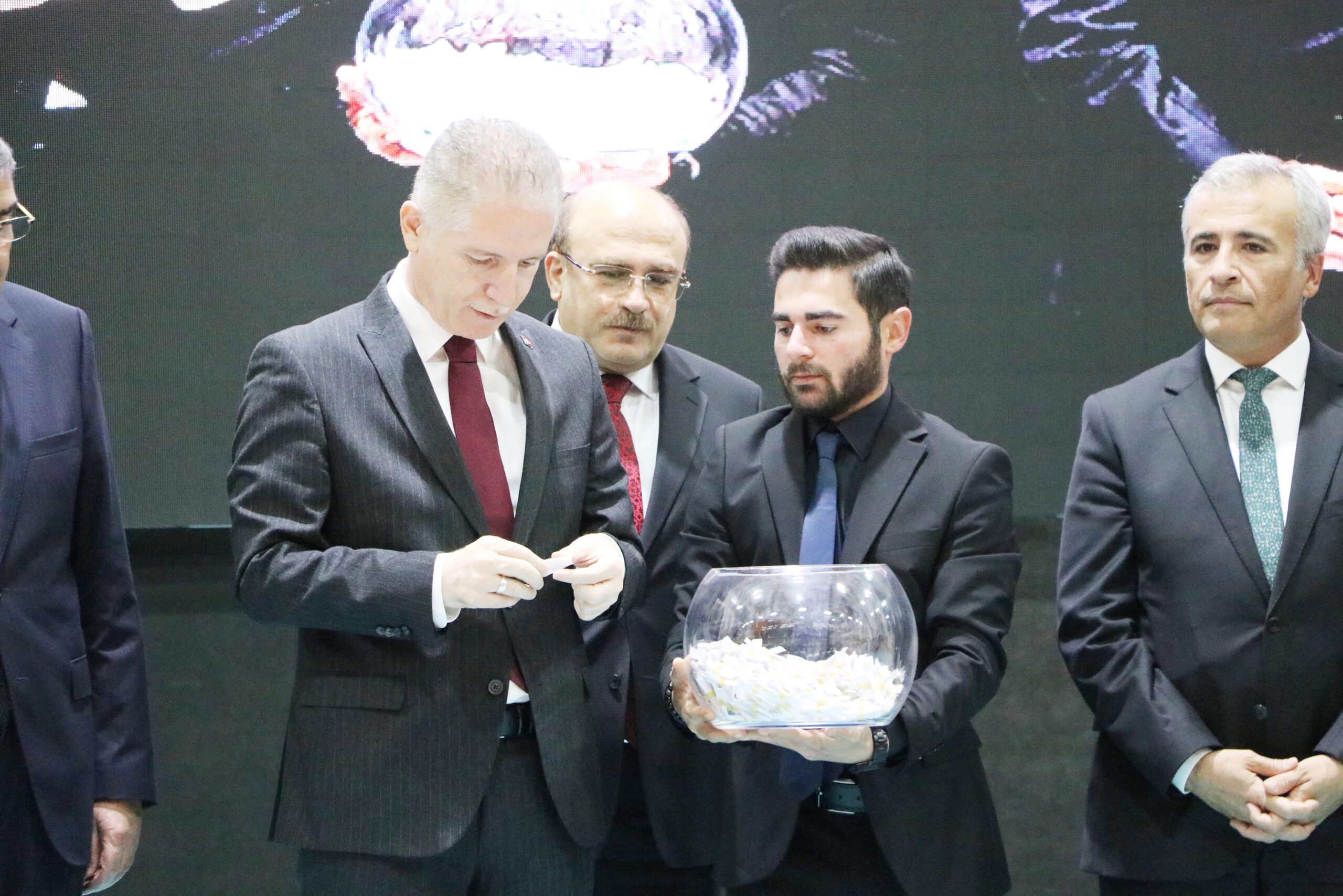 GAZİANTEP’TE İLK EVİM, İLK YERİM PROJESİ’NDE YAPILACAK KONUTLARIN KURALARI ÇEKİLDİ 7 Gaziantep'te "İlk Evim, İlk İş Yerim Projesi"nde yapılacak konutların kuraları çekildi