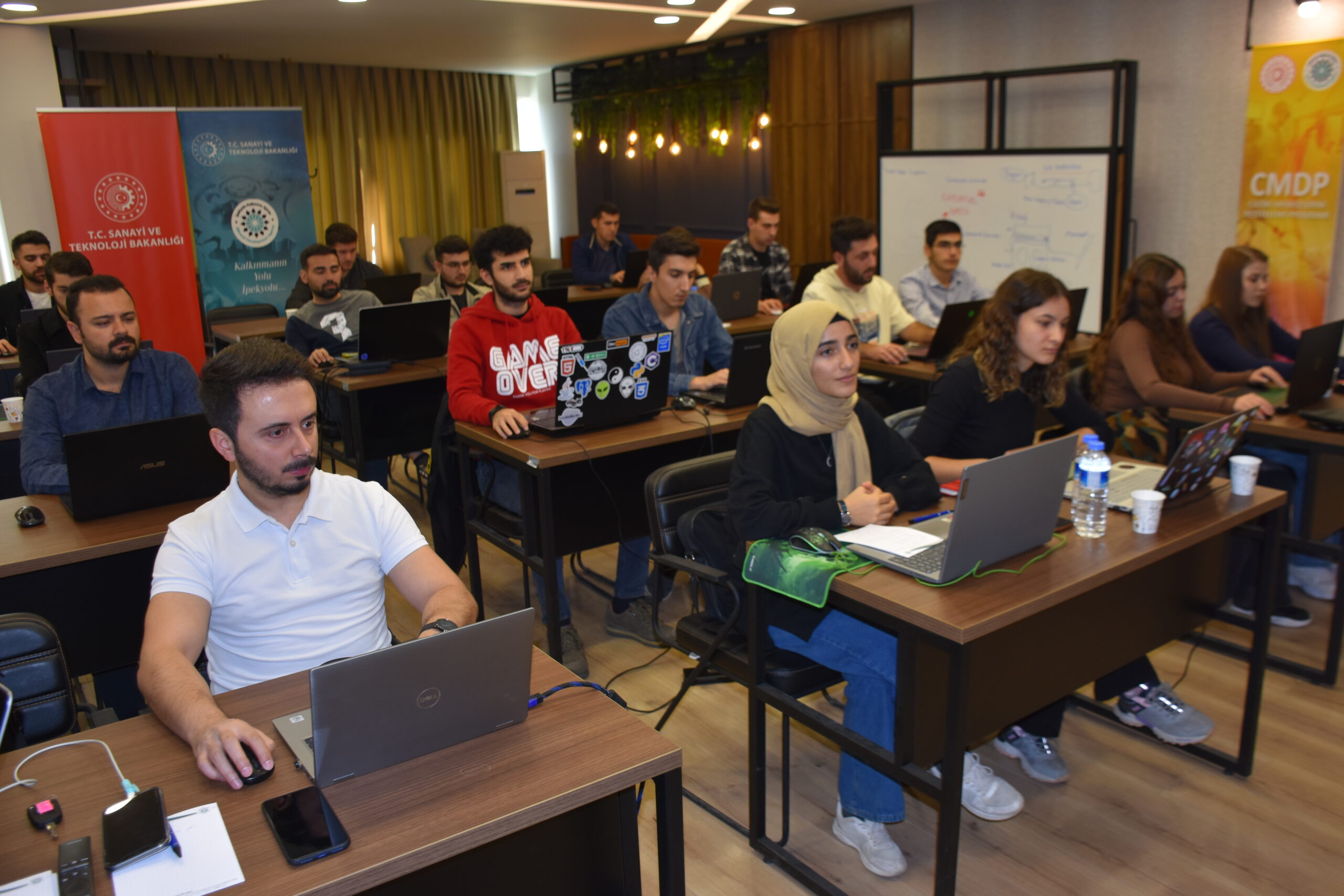 “SİBER VATAN”IN KORUYUCULARI SANAL VE DİJİTAL SİSTEMLERİN GÜVENLİĞİNİ SAĞLAYACAK 1 "Siber vatan"ın koruyucuları sanal ve dijital sistemlerin güvenliğini sağlayacak