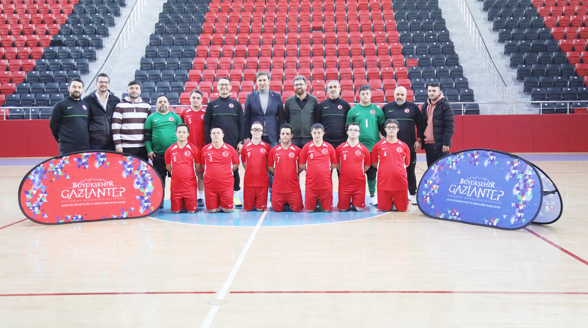 <strong>DÜNYA ÜÇÜNCÜSÜ DOWN SENDROMLULAR FUTSAL MİLLİ TAKIMI, GAZİANTEP’TE HAZIRLIK KAMPINA BAŞLADI</strong> 43 DÜNYA ÜÇÜNCÜSÜ DOWN SENDROMLULAR FUTSAL MİLLİ TAKIMI, GAZİANTEP’TE HAZIRLIK KAMPINA BAŞLADI (1)