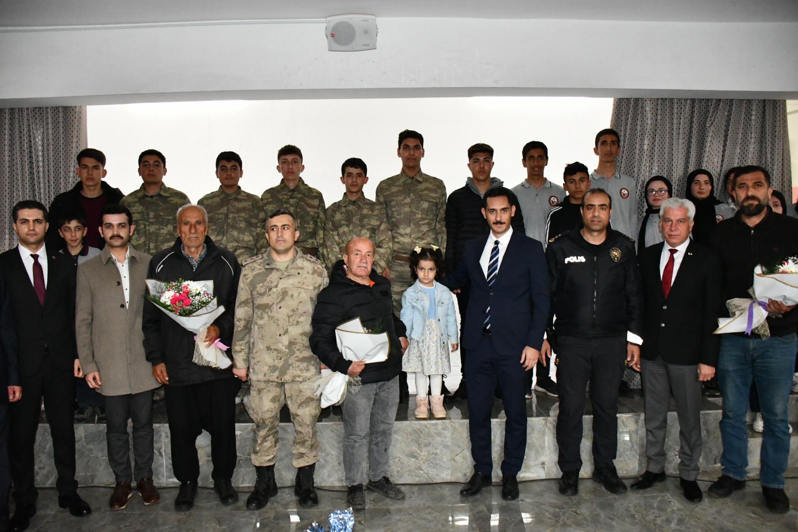Gaziantep'te liselilerden Çanakkale konulu gösteri