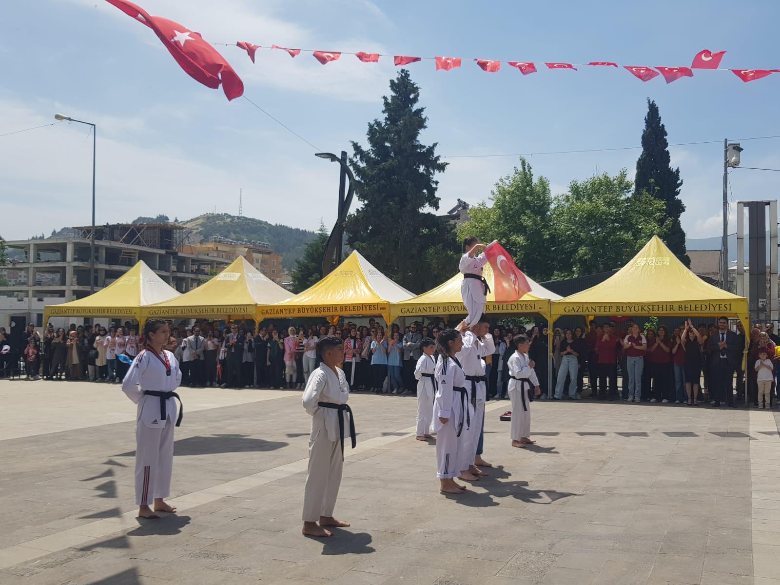 İslahiye'de 19 Mayıs Atatürk'ü Anma, Gençlik ve Spor Bayramı kutlandı