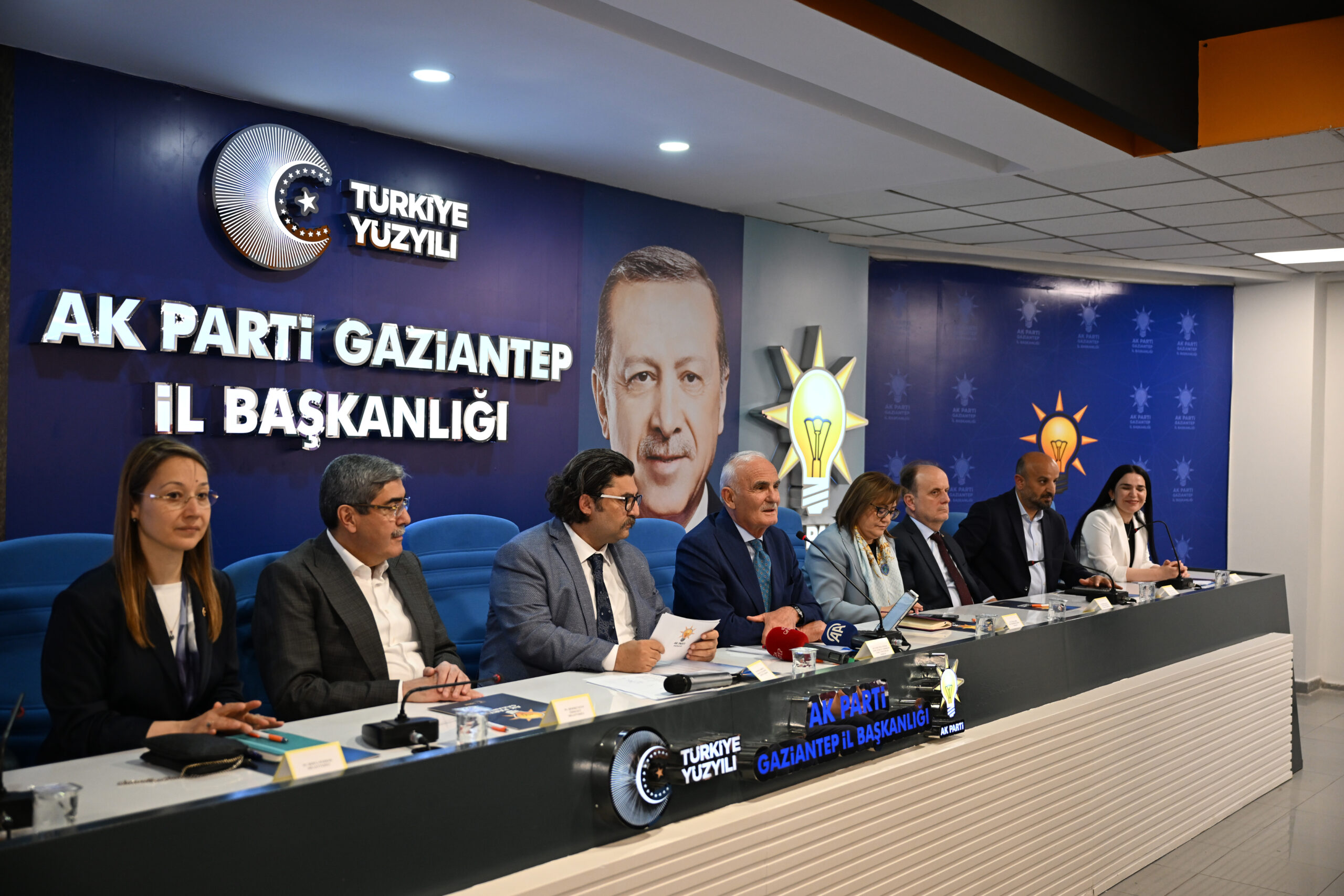 AK Parti Genel Başkan Yardımcısı Yılmaz, Gaziantep'te partililerle buluştu: