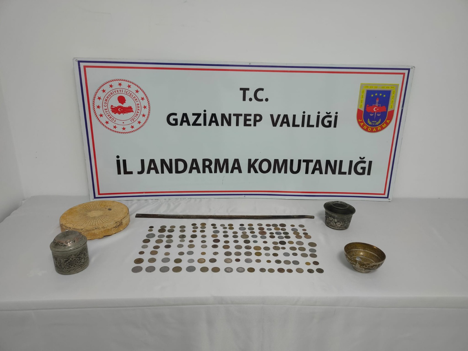 Gaziantep'te tarihi eser niteliğinde 154 sikke ele geçirildi