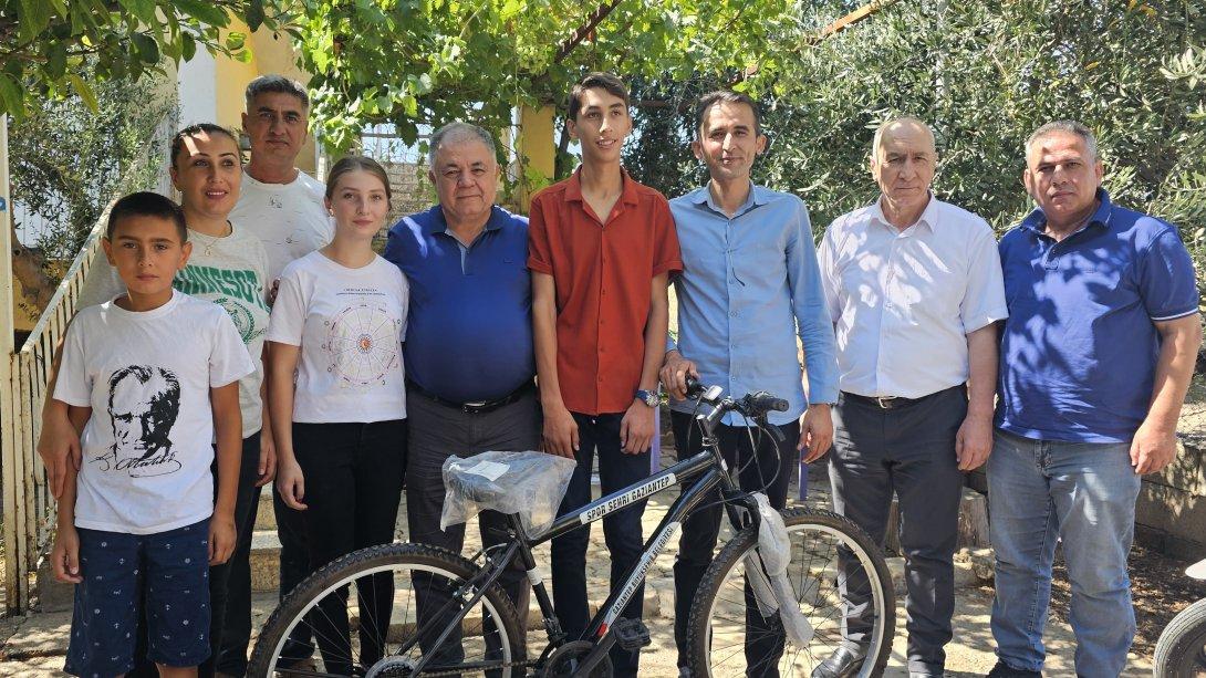 Nurdağı'nda LGS derecesi yapan öğrenciler ödüllendirildi