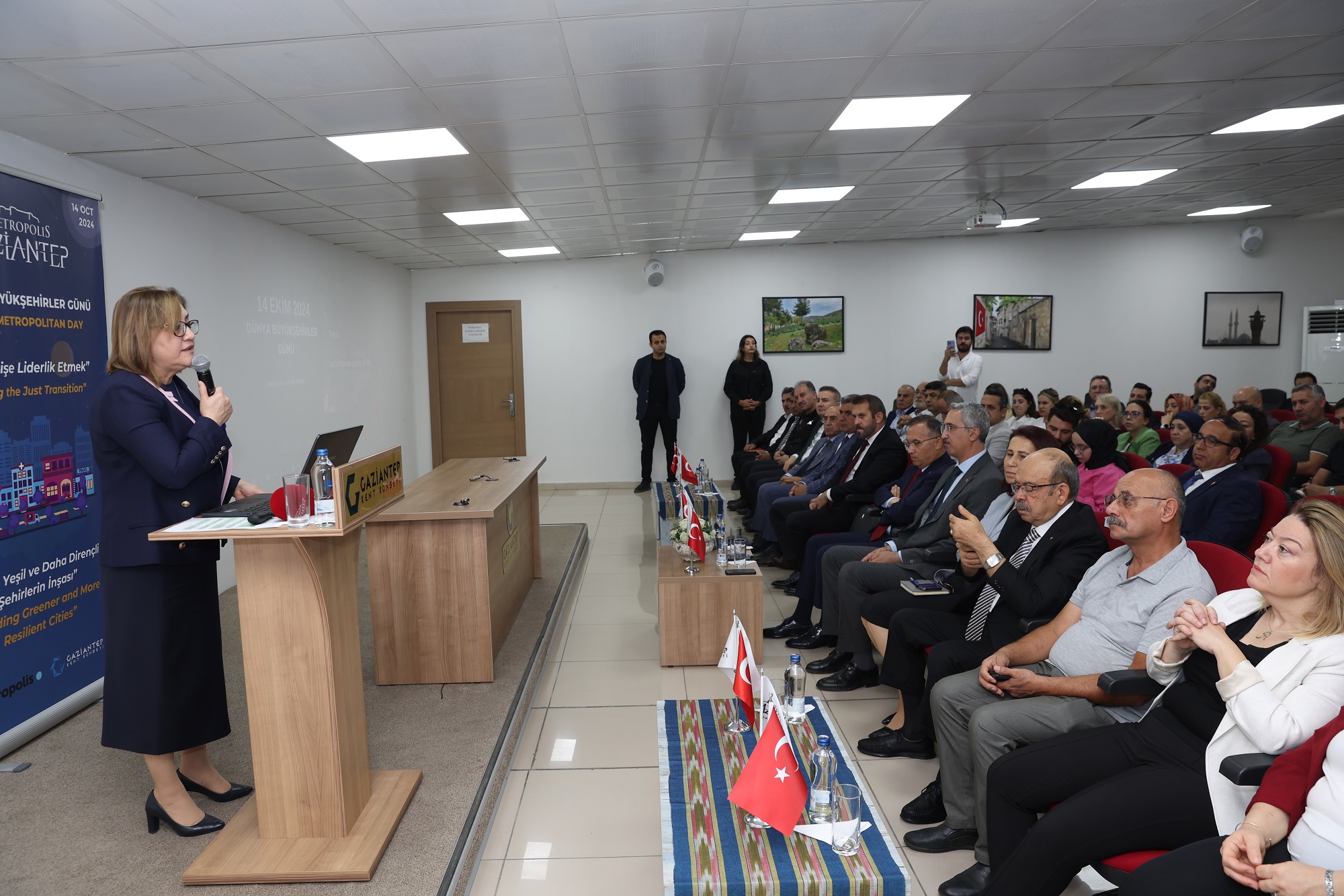 BAŞKAN ŞAHİN ŞEHRİ AKILLI, DİRENÇLİ VE YEŞİL ŞEHİR YAPACAĞIZ, BU KONUDA KARARLIYIZ (3)