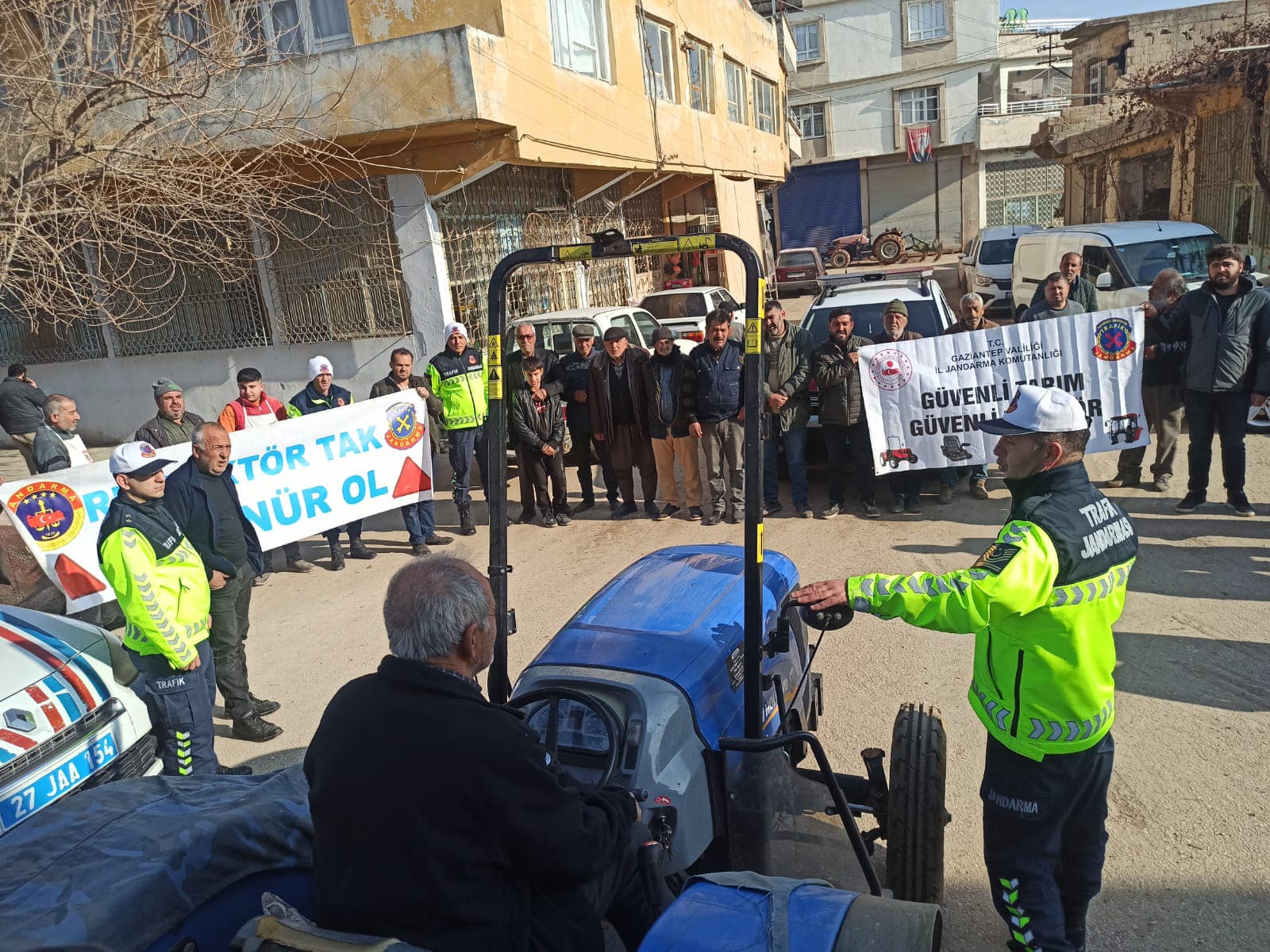 Nizip'te traktör sürücülerine eğitim verildi