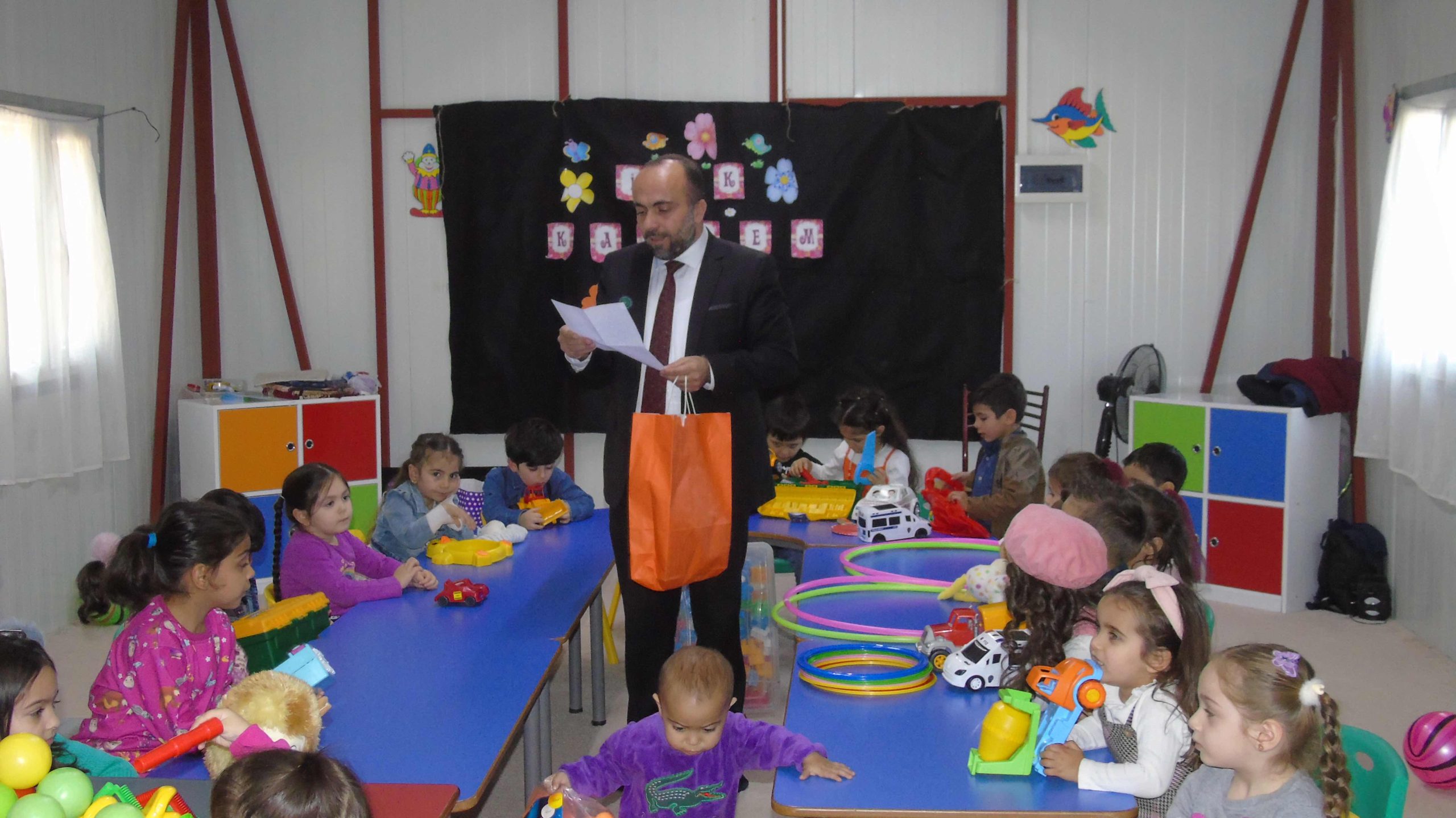 İzmirli çocuklardan, Gaziantep'teki arkadaşlarına yarı yıl hediyesi
