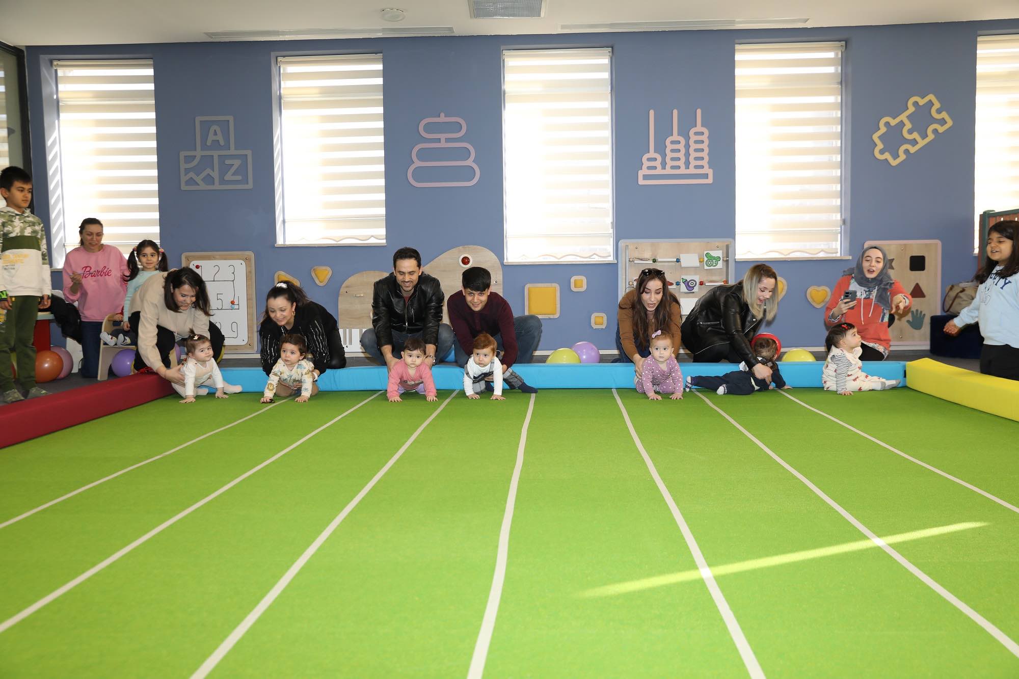 Gaziantep Bebek Kütüphanesinde emekleme yarışması yapıldı