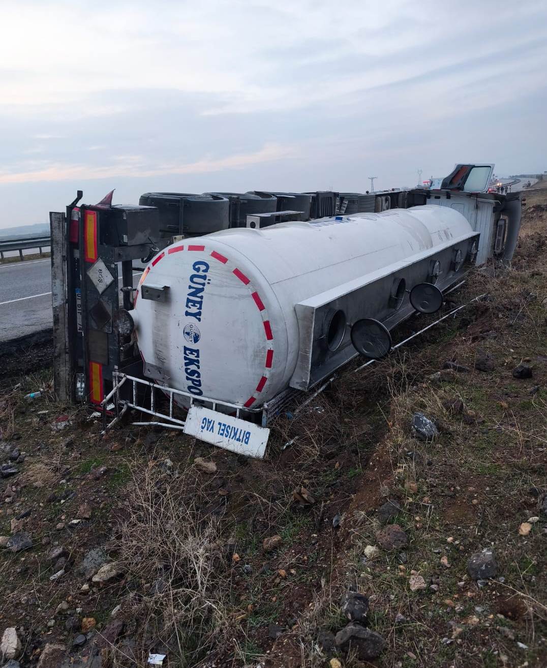 İslahiye'de devrilen tankerin sürücüsü yaralandı