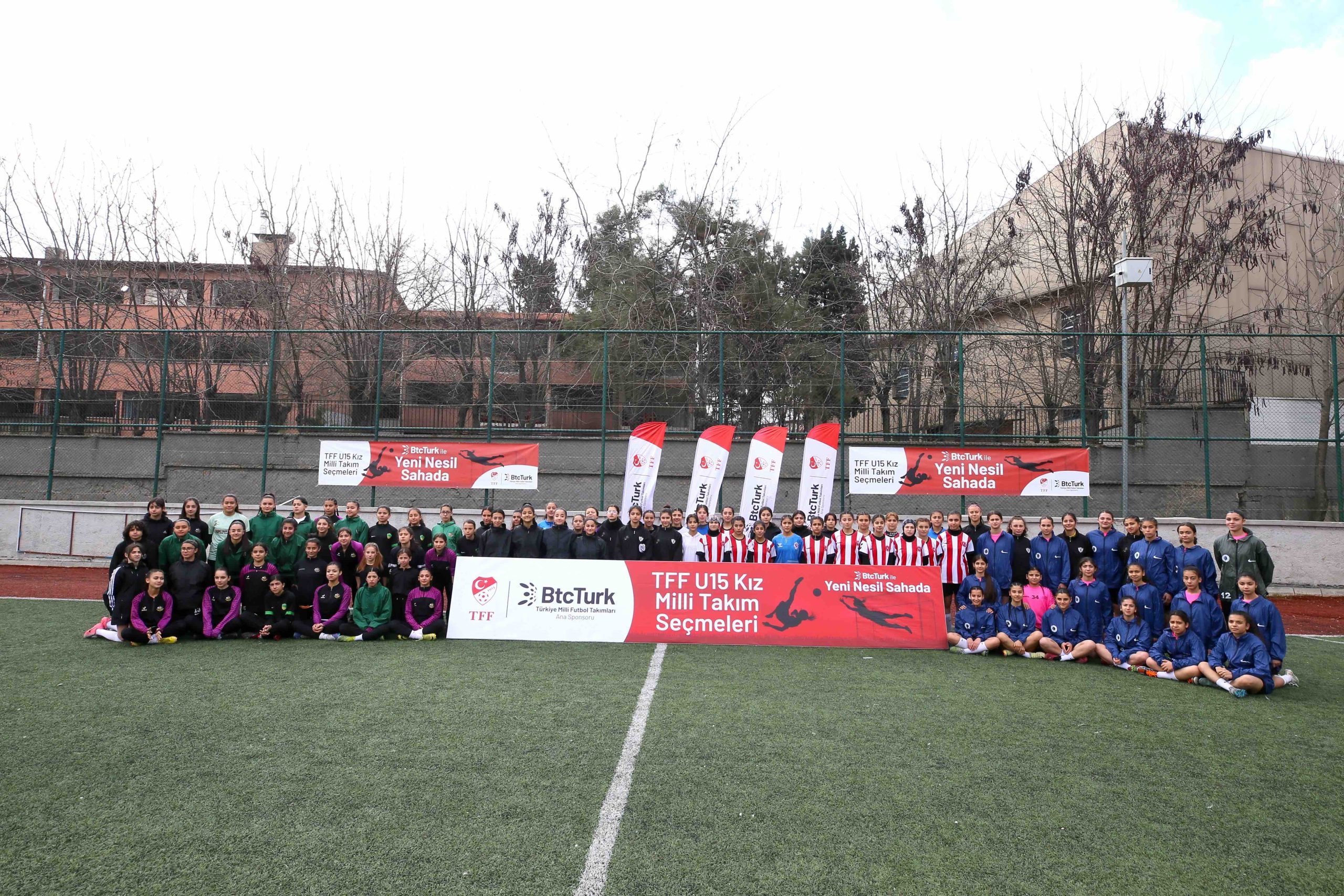 Gaziantep'te 17 yaş altı kız futbolcular milli takımlara girebilmek için yarıştı