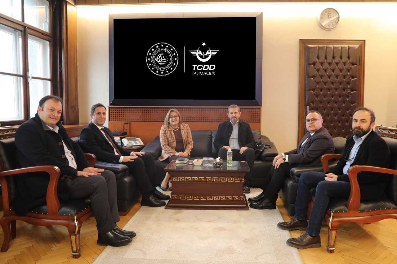Gaziantep Büyükşehir Belediye Başkanı Şahin, TCDD ve SHGM'yi ziyaret etti