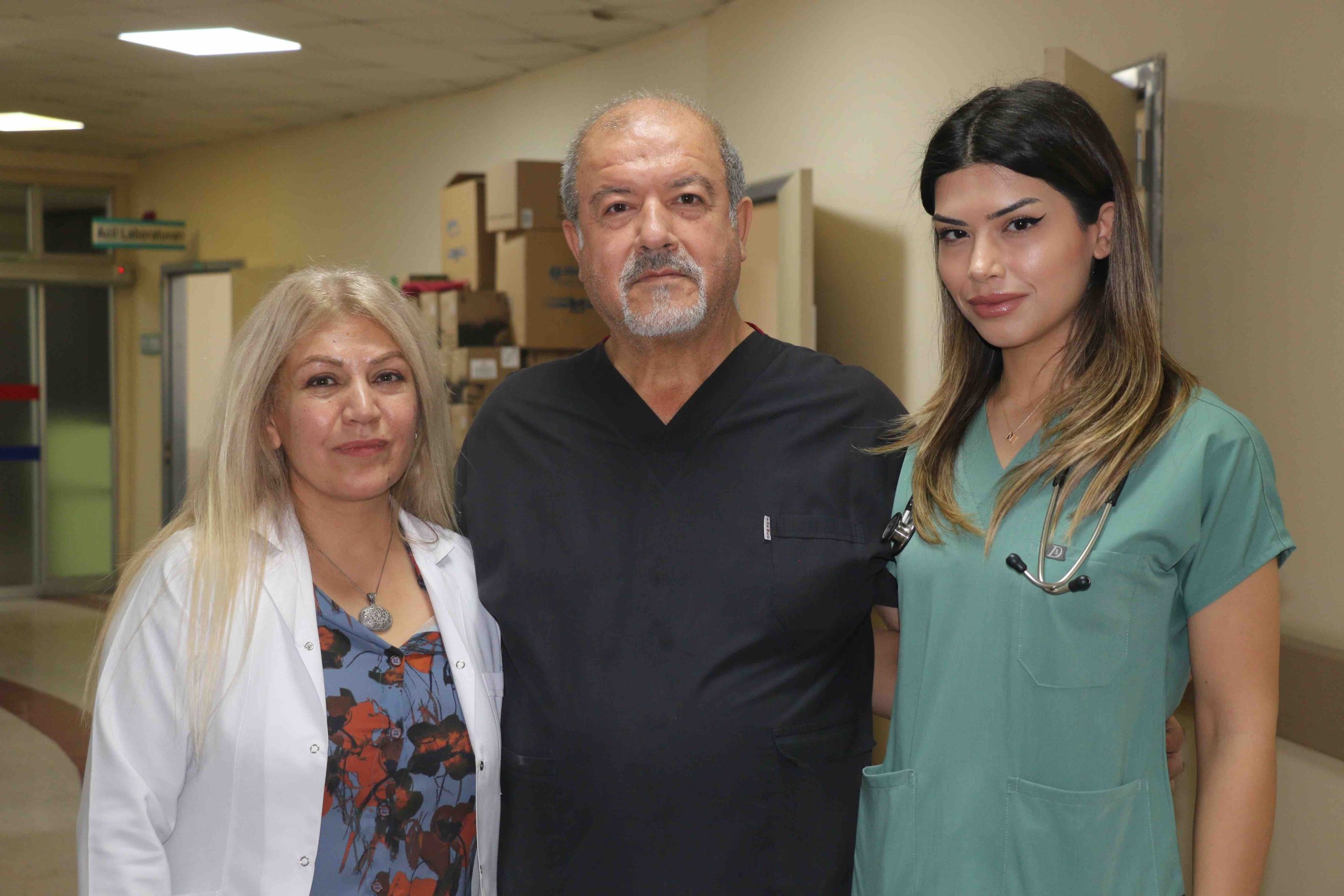 Anne ve babasının çalıştığı hastaneye doktor olarak atandı