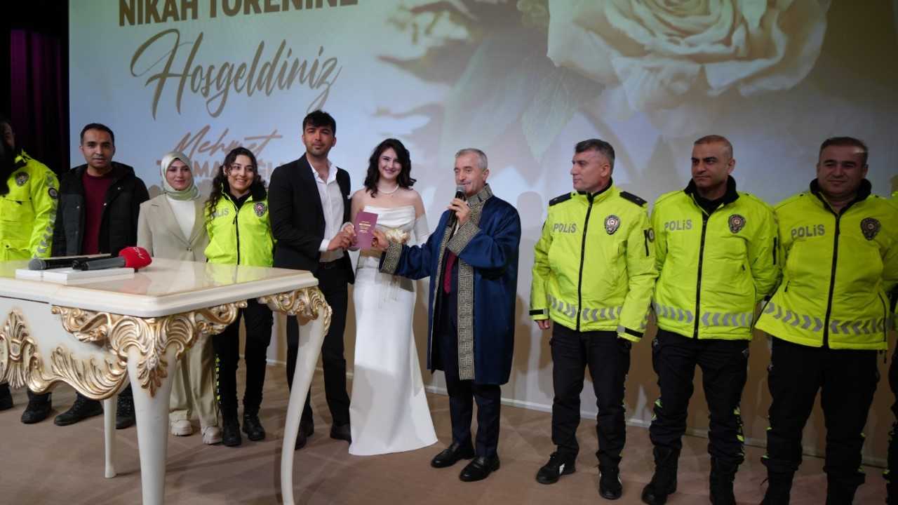 Şahinbey'de 53 çiftin nikahı kıyıldı