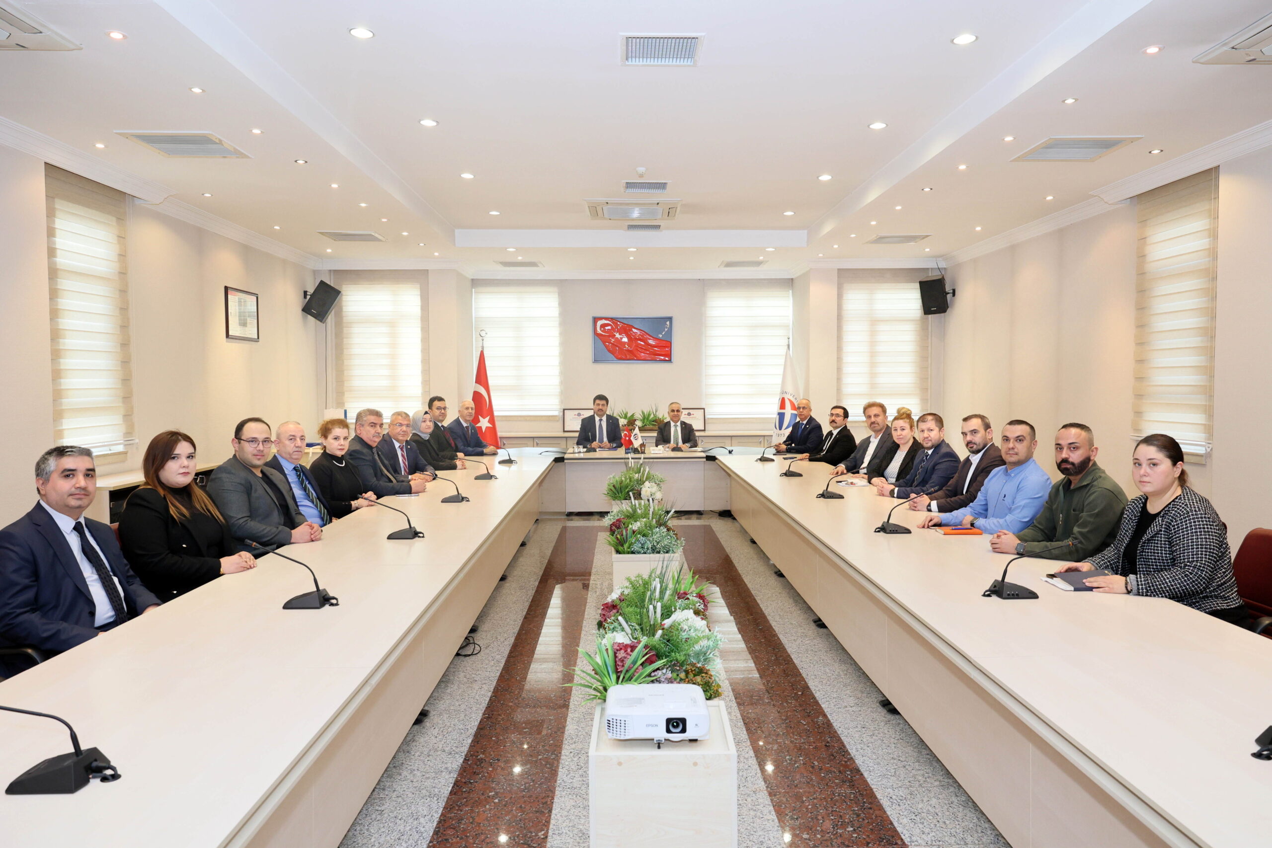 GAÜN’DE EĞİTİM KALİTESİ TESCİLLENDİ MEDEK AKREDİTASYON BELGELERİ TAKDİM EDİLDİ - (1)
