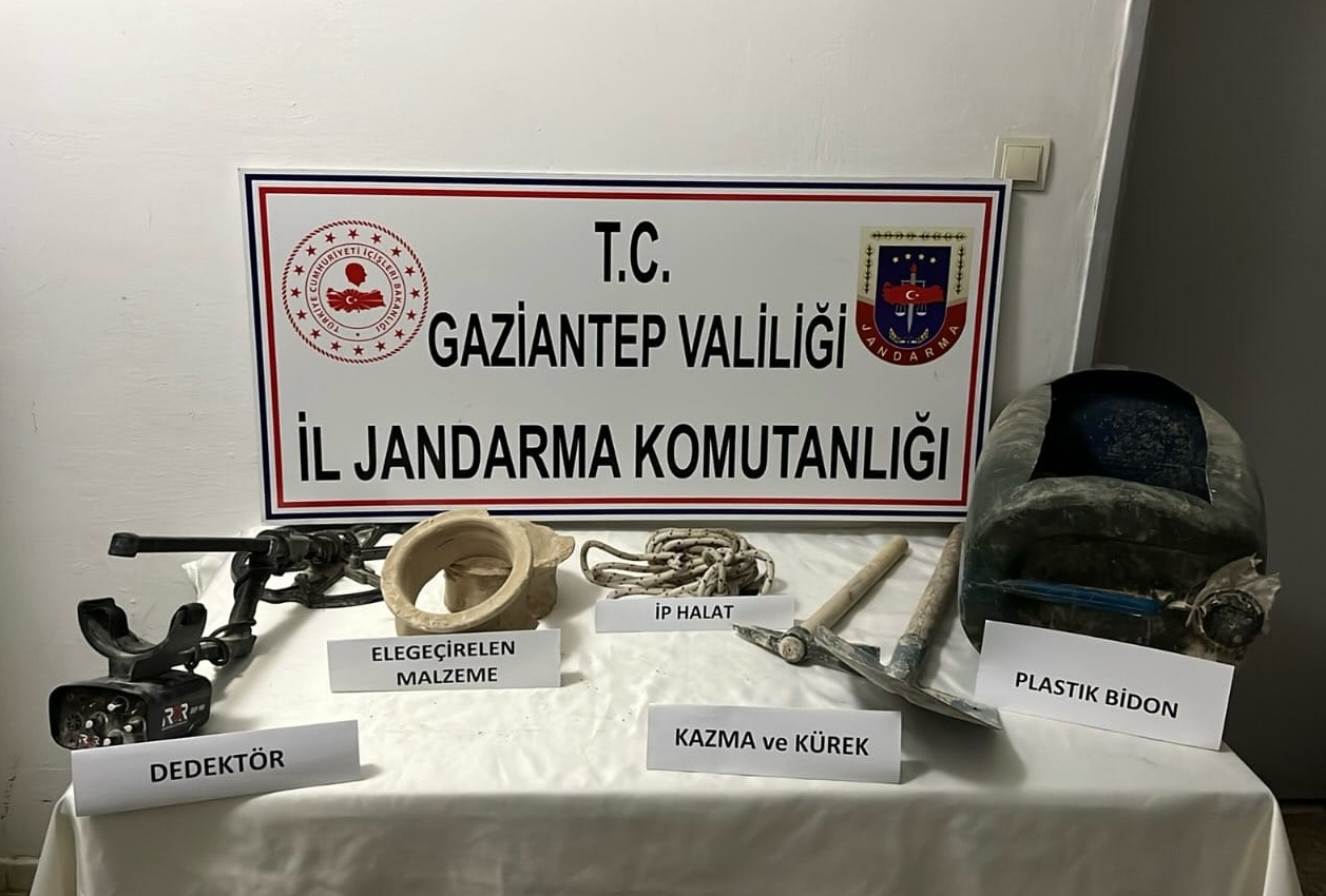Gaziantep'te kaçak kazı yapan 2 kişi suçüstü yakalandı