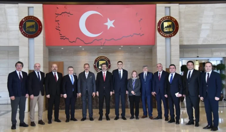 Ziraat Bankası Genel Müdürü Alpaslan Çakar, Gaziantepli sanayicilerle buluştu 3 AA-20250320-37400740-37400739-ZIRAAT_BANKASI_GENEL_MUDURU_ALPASLAN_CAKAR_GAZIANTEPLI_SANAYICILERLE_BULUSTU