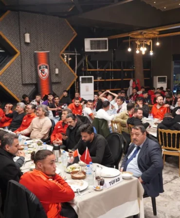 Gaziantep FK Başkanı Memik Yılmaz, Konyaspor karşısında takımına güveniyor 119 AA-20250320-37402722-37402721-GAZIANTEP_FK_BASKANI_MEMIK_YILMAZ_KONYASPOR_KARSISINDA_TAKIMINA_GUVENIYOR