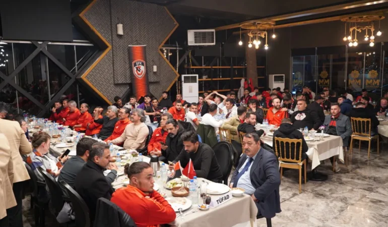 Gaziantep FK Başkanı Memik Yılmaz, Konyaspor karşısında takımına güveniyor 2 AA-20250320-37402722-37402721-GAZIANTEP_FK_BASKANI_MEMIK_YILMAZ_KONYASPOR_KARSISINDA_TAKIMINA_GUVENIYOR