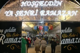 AA-20250322-37417039-37417034-GAZIANTEPTE_RAMAZAN_SOKAGI_CESITLI_ETKINLIKLERLE_VATANDASLARI_AGIRLIYOR