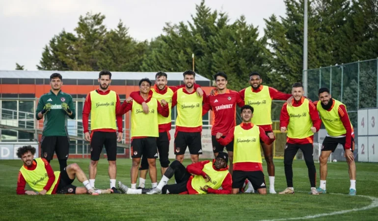 Gaziantep FK, Konyaspor maçı hazırlıklarını sürdürdü 1 AA-20250322-37422608-37422605-GAZIANTEP_FK_KONYASPOR_MACI_HAZIRLIKLARINI_SURDURDU
