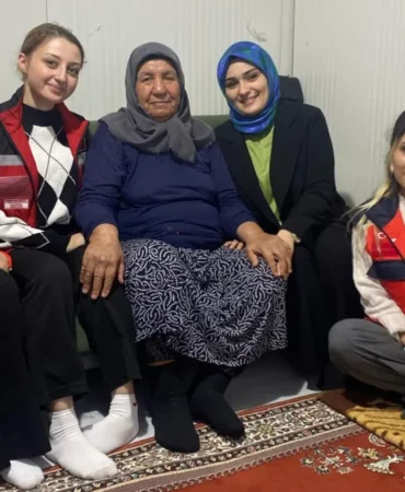 Nurdağı SHM ekipleri, yalnız yaşayan kadına konuk oldu 115 AA-20250323-37424196-37424195-NURDAGI_SHM_EKIPLERI_YALNIZ_YASAYAN_KADINA_KONUK_OLDU