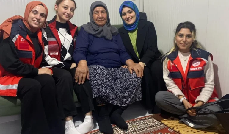 Nurdağı SHM ekipleri, yalnız yaşayan kadına konuk oldu 116 AA-20250323-37424196-37424195-NURDAGI_SHM_EKIPLERI_YALNIZ_YASAYAN_KADINA_KONUK_OLDU