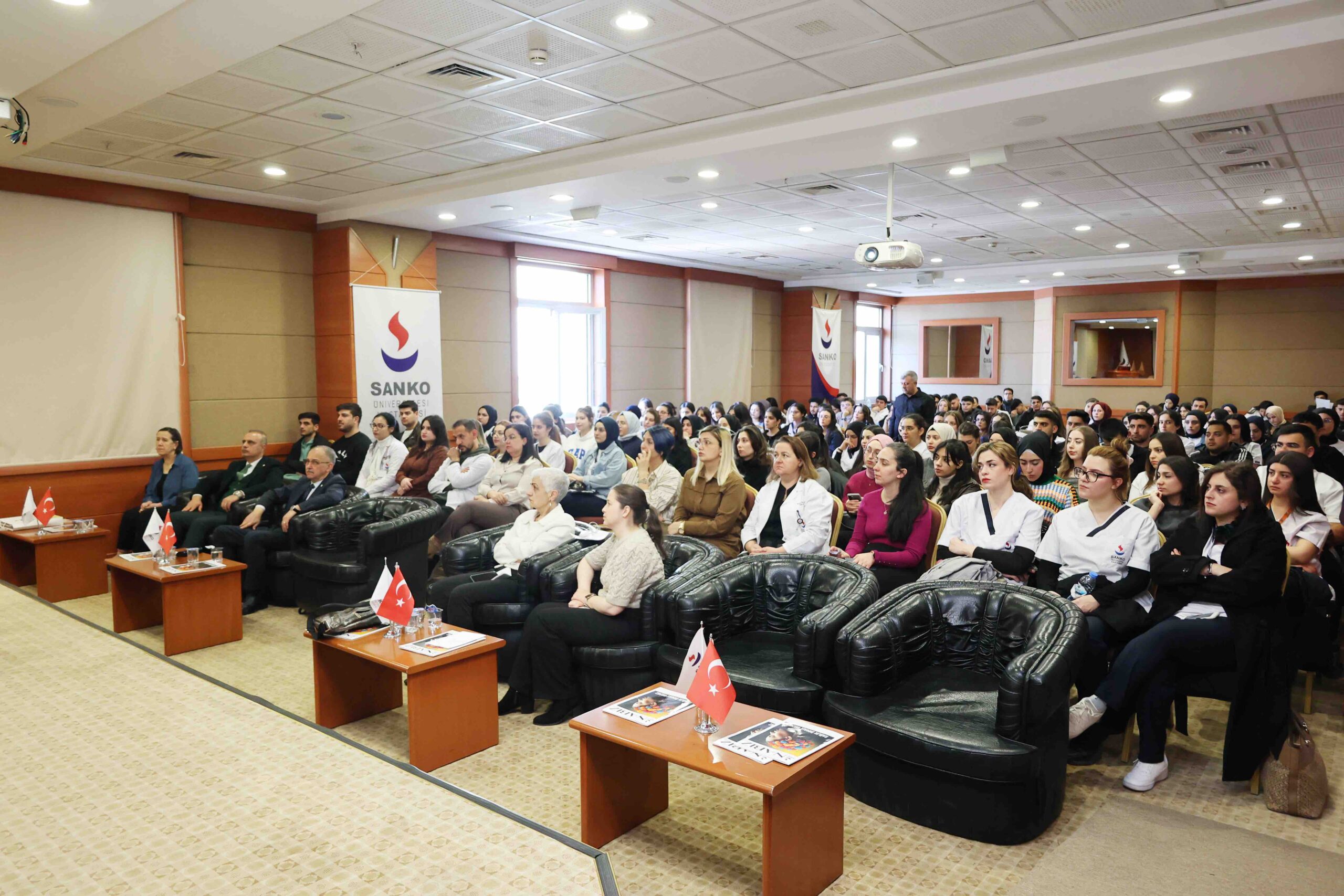 SANKO ÜNİVERSİTESİ’NDE “SANAT VE SAĞLIK BİLİMİ” KONULU SÖYLEŞİ PROGRAMI DÜZENLENDİ 4 SANKO ÜNİVERSİTESİ’NDE “SANAT VE SAĞLIK BİLİMİ” KONULU SÖYLEŞİ PROGRAMI DÜZENLENDİ (2) kopya