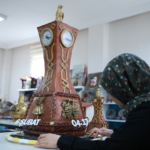 Adıyaman'da kadınlar, depremin simgesi saat kulesinin maketini yapıyor 11 Adıyaman'da kadınlar, depremin simgesi saat kulesinin maketini yapıyor