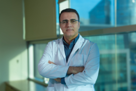 Alman hasta Medipol'de aynı seanstaki 2 ameliyat sonrası ayağa kalktı