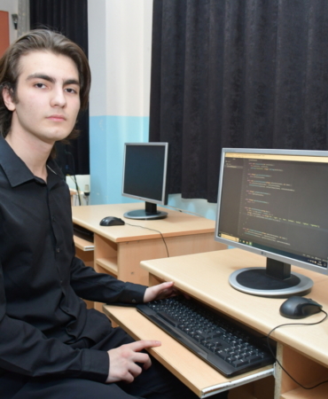 Batmanlı öğrenciler ALS hastalarının iletişim kurmaları için mobil uygulama geliştirdi