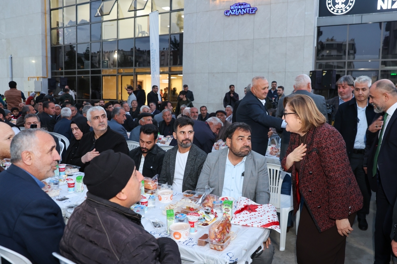 Gaziantep Büyükşehir Belediye Başkanı Şahin Nizip'te iftar programına katıldı