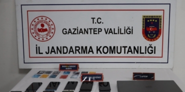 Gaziantep merkezli siber dolandırıcılık operasyonunda 3 zanlı tutuklandı 7 Gaziantep merkezli siber dolandırıcılık operasyonunda 3 zanlı tutuklandı