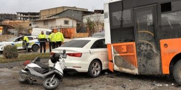 Gaziantep'te 4 aracın karıştığı kazada 12 kişi yaralandı