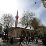 Gaziantep'te depremde hasar alan 5 asırlık Alaybey Camisi yeniden ibadete açıldı 7 Gaziantep'te depremde hasar alan 5 asırlık Alaybey Camisi yeniden ibadete açıldı