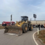 Gaziantep'te otomobil ile iş makinesinin çarpıştığı kazada 1 kişi öldü, 4 kişi yaralandı 6 Gaziantep'te otomobil ile iş makinesinin çarpıştığı kazada 1 kişi öldü, 4 kişi yaralandı
