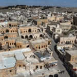 Güneydoğu'nun şiirsel kentlerinden Mardin'de ziyaretçiler zamanın izini sürüyor 27 Güneydoğu'nun şiirsel kentlerinden Mardin'de ziyaretçiler zamanın izini sürüyor