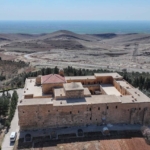 Güneydoğu'nun şiirsel kentlerinden Mardin'de ziyaretçiler zamanın izini sürüyor 25 Güneydoğu'nun şiirsel kentlerinden Mardin'de ziyaretçiler zamanın izini sürüyor