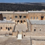 Güneydoğu'nun şiirsel kentlerinden Mardin'de ziyaretçiler zamanın izini sürüyor 13 Güneydoğu'nun şiirsel kentlerinden Mardin'de ziyaretçiler zamanın izini sürüyor