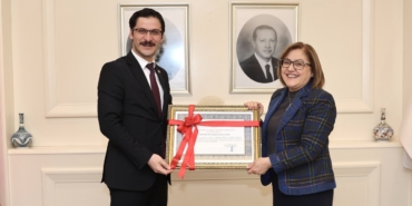 Büyükşehir Belediyesi'ne bebek dostu kurum ve beslenme dostu iş yeri belgeleri verildi