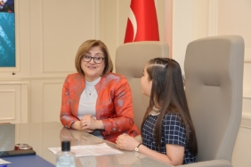 Gaziantep Büyükşehir Belediye Başkanı Fatma Şahin, koltuğunu öğrenciye devretti
