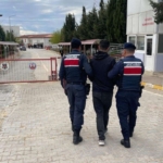 Gaziantep'te 21 yıl 6 ay kesinleşmiş hapis cezası bulunan firari hükümlü yakalandı 4 Gaziantep'te 21 yıl 6 ay kesinleşmiş hapis cezası bulunan firari hükümlü yakalandı