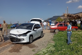 Gaziantep'te iki otomobilin çarpıştığı kazada 7 kişi yaralandı