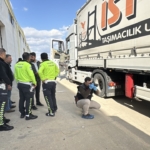 Gaziantep'te tırın çarptığı çocuk hayatını kaybetti 5 Gaziantep'te tırın çarptığı çocuk hayatını kaybetti