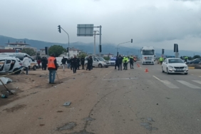 Gaziantep'te tırla çarpışan otomobildeki 2 kişi hayatını kaybetti