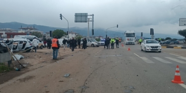 Gaziantep'te tırla çarpışan otomobildeki 2 kişi hayatını kaybetti