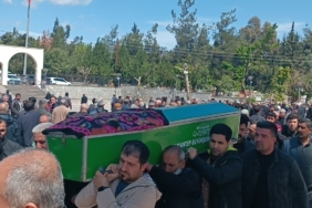Gaziantep'teki trafik kazasında ölen anne ve oğlu toprağa verildi