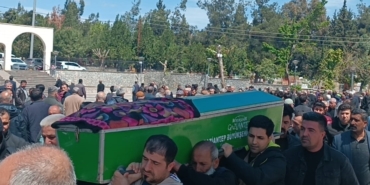 Gaziantep'teki trafik kazasında ölen anne ve oğlu toprağa verildi