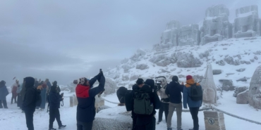 Nemrut Dağı nisan ayında beyaza büründü