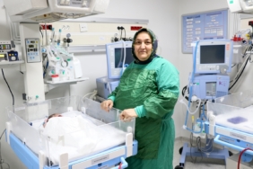 Özgül ebe 42 yıldır anne adaylarının sevincine ortak oluyor